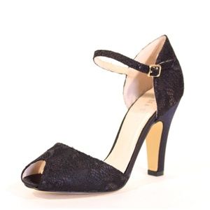 Lulu Mid Heel Peep Toe Pump by Chelsea Crew in Black (NIB)